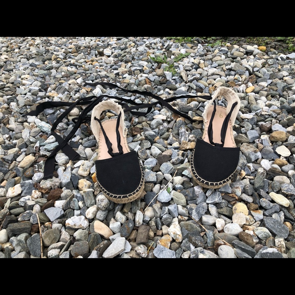 Wrap around the ankle ballet flats